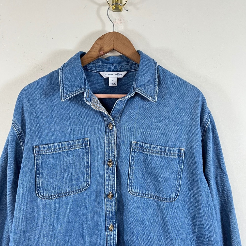 Old Navy Denim Button Down The Boyfriend Shirt Medium Wash Womens Med Preppy - Picture 4 of 7